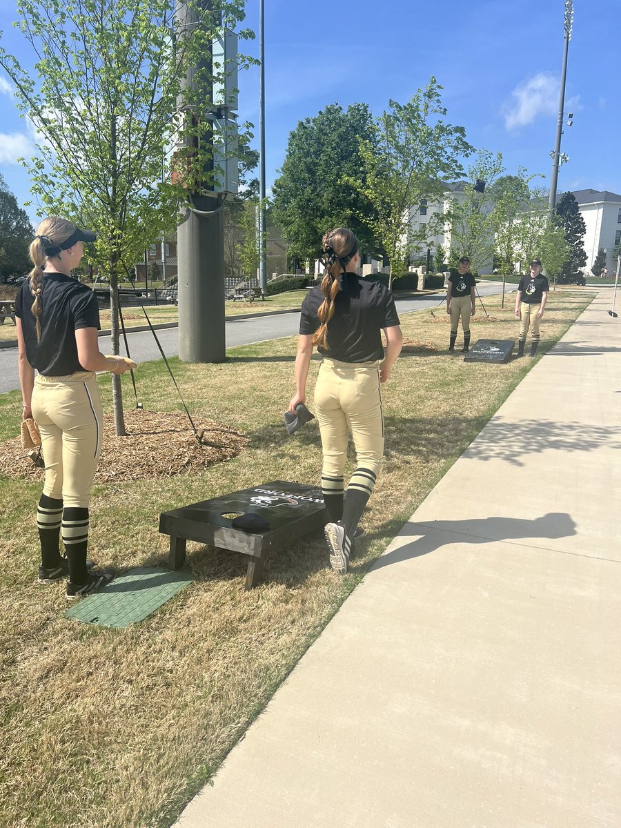 CoachCButler's tweet image. A change of scenery for today’s pregame pitcher activities..🐾✨

#TeamTwo #made4more