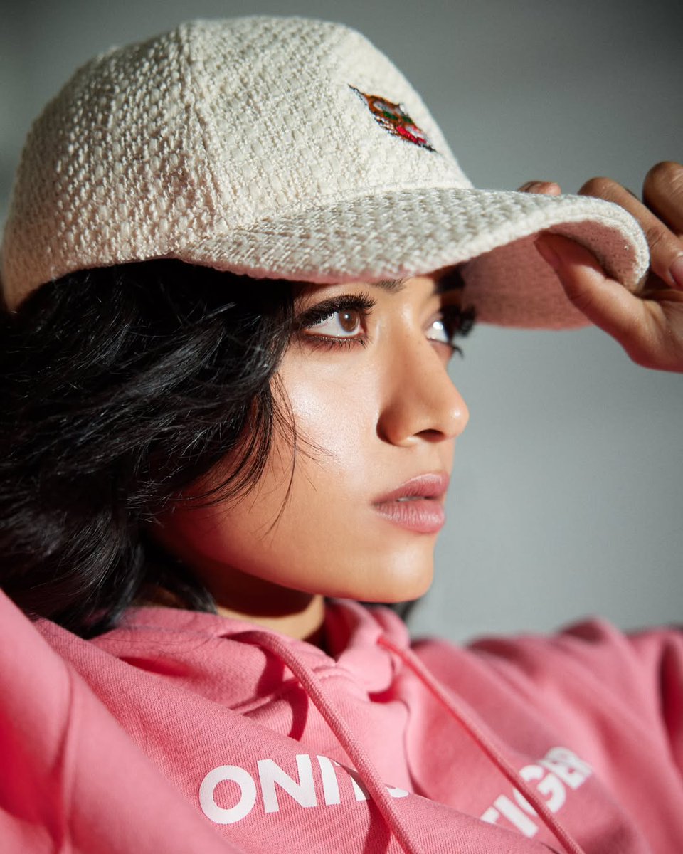 paunilpatel's tweet photo. The gorgeous actress who delivers incredible performances across genres. Here's wishing @iamRashmika a very happy birthday. #HappyBirthdayRashmikaMandanna ❤️ #HBDRashmika #beautiful
#birthdaywishes #HappyBirthdayRashmika #actress #birthdaygirl #HBDgirl #rashmikamandana https://t.co/DQ2Amc5UGB