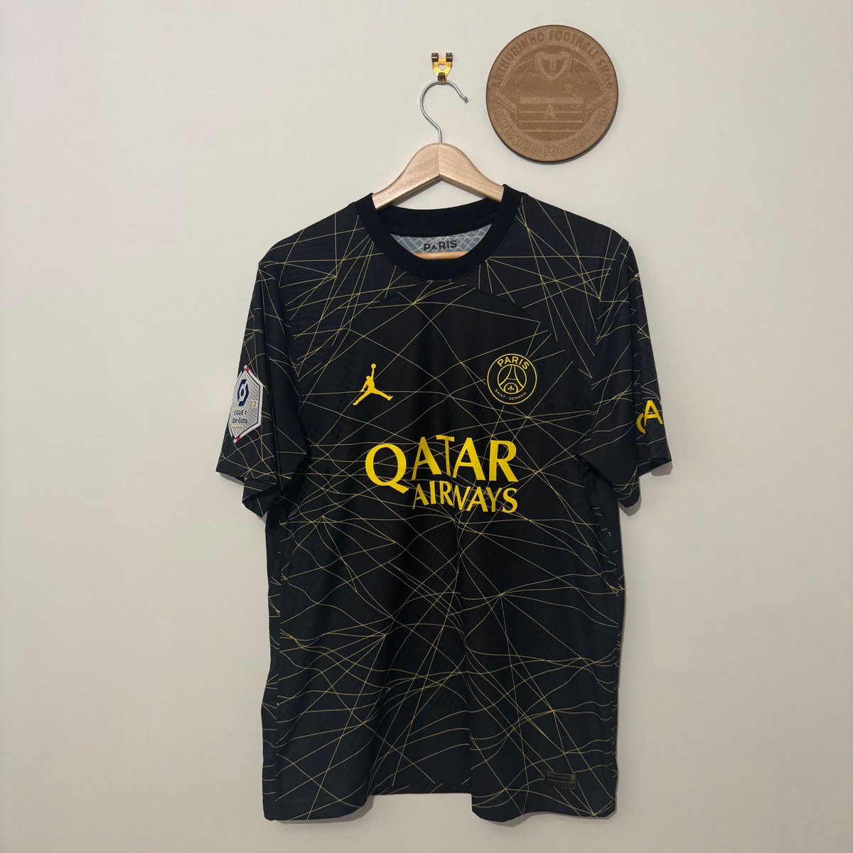 ArthurinhoShop's tweet photo. 🆕Nouveauté 🔥

🛍️ Maillot PSG THIRD 2022-23 - MESSI 🪄🇦🇷

🖇️ Taille M - 10/10 

💰 110€  négociable https://t.co/074Wm91xNW