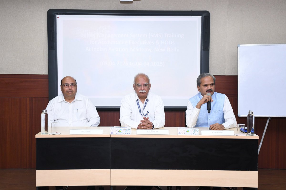 विमानन संरक्षा निदेशालय, निगमित मुख्यालय द्वारा भारतीय विमानन अकादमी में "जवाबदेह अधिकारियों और विभागाध्यक्षों के लिए सुरक्षा प्रबंधन प्रणाली" पर दो दिवसीय प्रशिक्षण कार्यक्रम सफलतापूर्वक आयोजित किया गया।