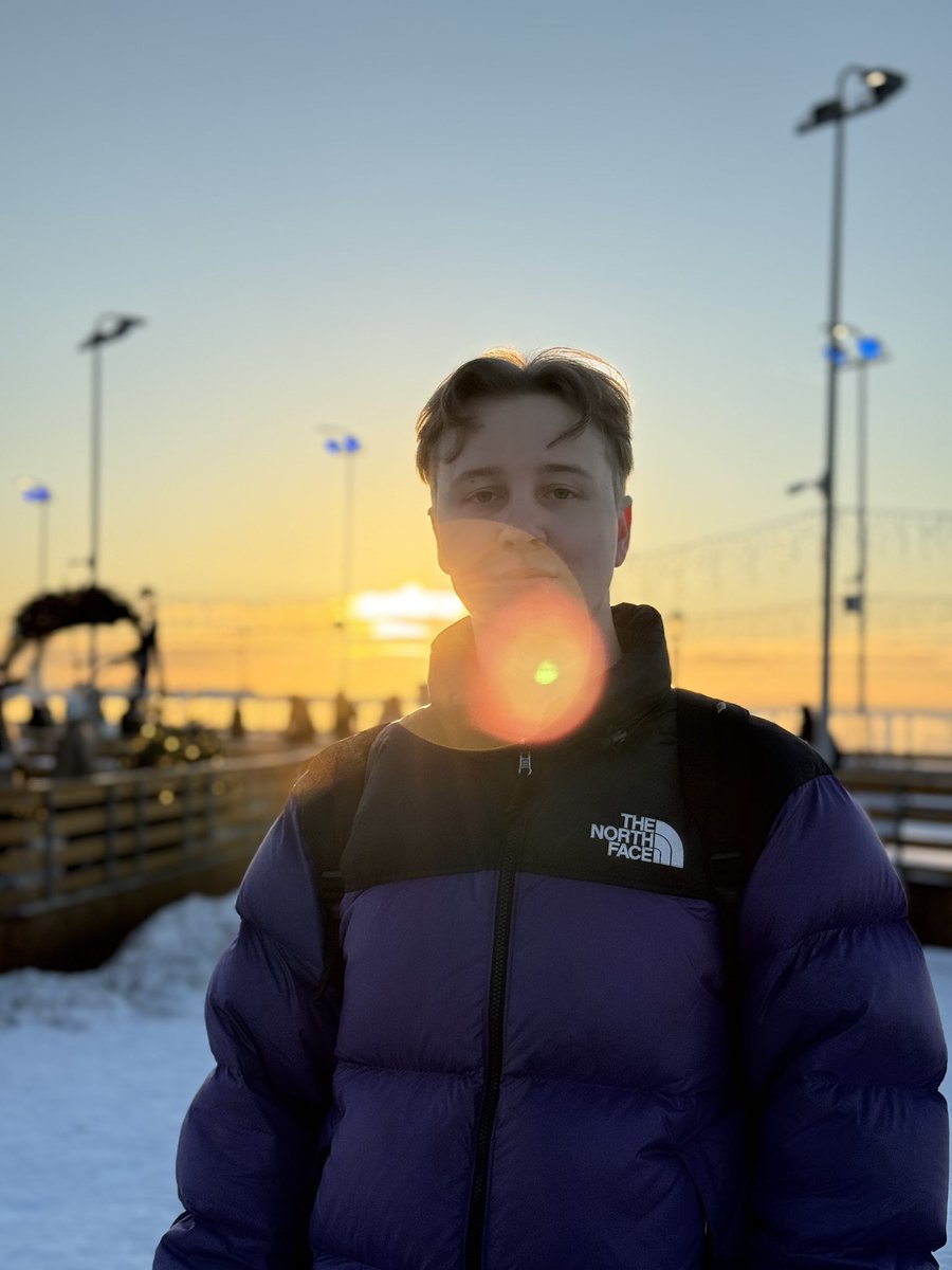 Axel tweet media