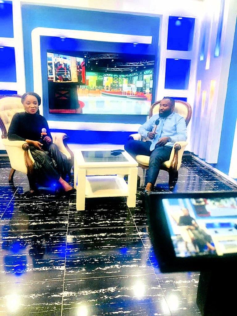 Nous avons pris part,🎙️Aujourd'hui, lors de l'émission sur le patriotisme:

1️⃣ Le patriotisme est un devoir pour chaque citoyen*. En tant que jeunesse, nous avons la responsabilité de défendre les valeurs de notre nation, notre culture et notre identité. 🇨🇩
#JeunessePatriotique