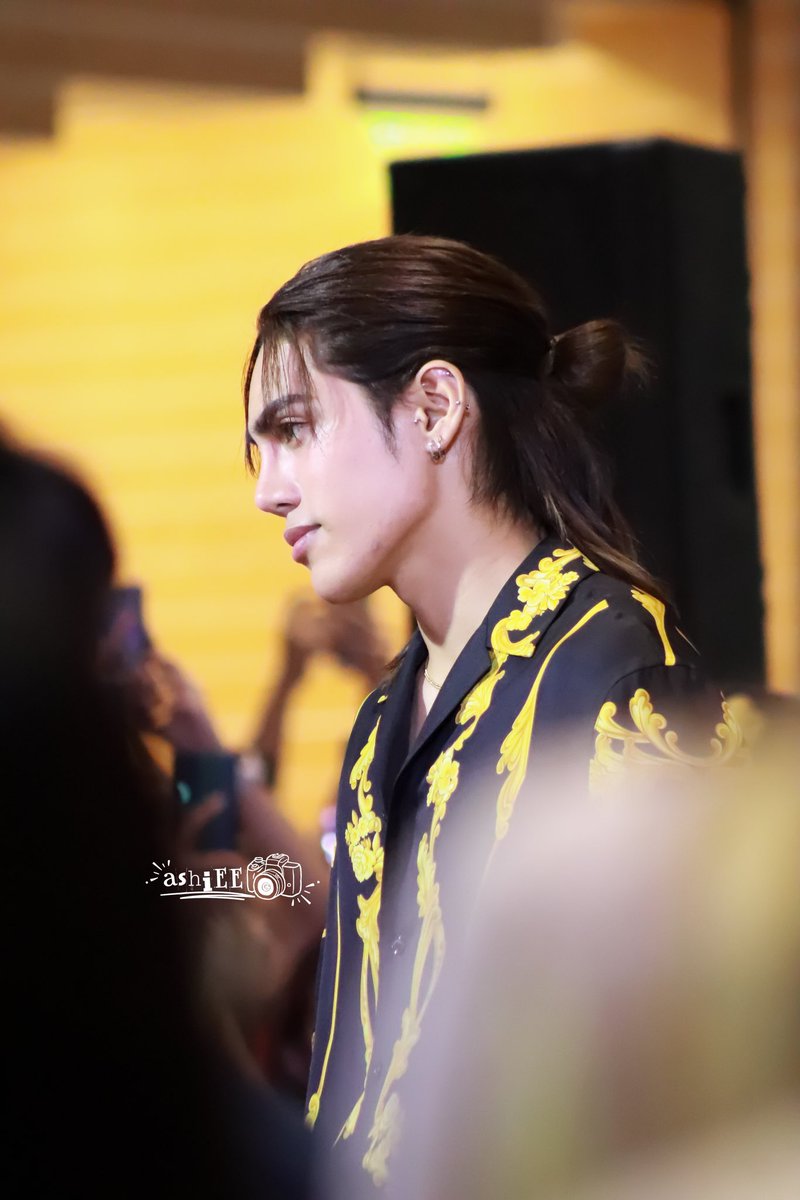 Was at the event for Pond but can’t help but to take a photo of Stell. Damn, his visuals and side profile is 🔥🔥 <a href="/stellajero_/">Stell Ajero</a> 

#STELLforVersaceFragrancesPH
#Stell
#SB19_STELL #STELLAJERO
#PondxVersaceFragrancesPH 
#VersaceFragrances
