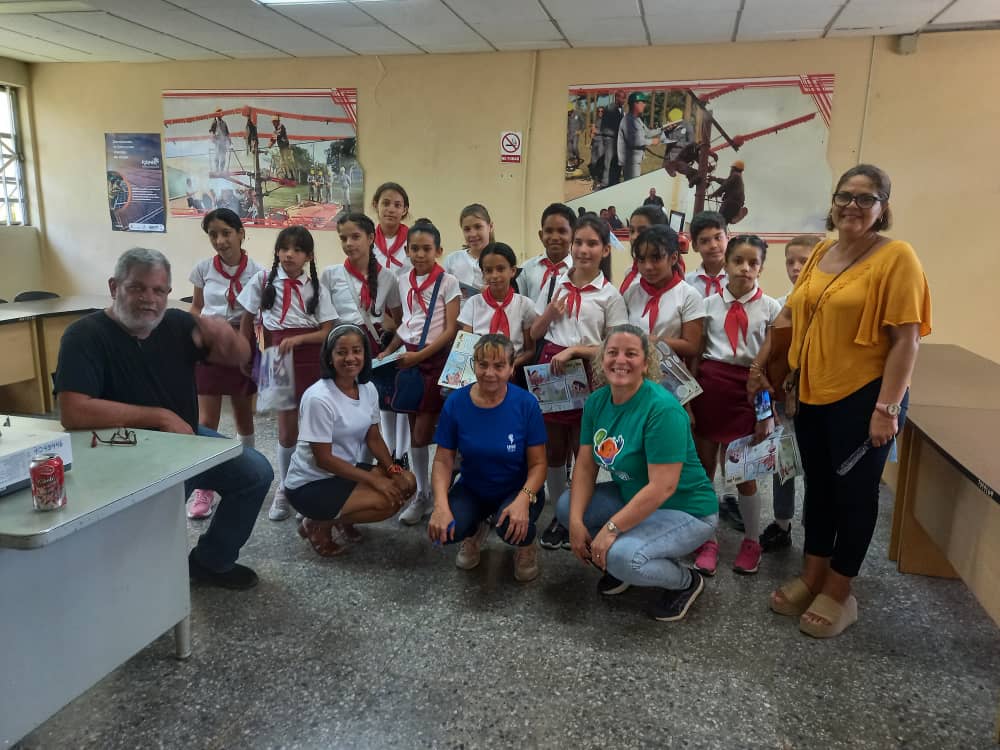 PLfelipeBoyeros's tweet photo. Seguimos apostando por la enseñanza con calidad y el ahorro de energía. Gracias a los factores , entidades , familias y trabajadores del sector ,logramos la maravilla. BOYEROS va por MÁS!!! @CubaMined @dgeboyeros @YanetHzP25 @Onurecuba1 https://t.co/GzRPvTfzVz