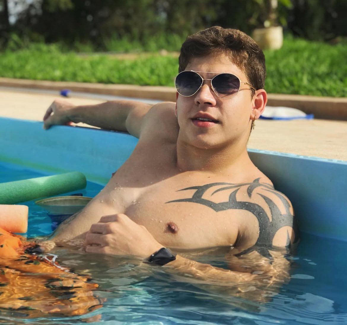 AlfasDCD's tweet photo. Esse educador físico aqui esbanja beleza, além de ser um macho gostoso. Olha essa postura, é de deixar qualquer sub de joelhos por ele 😮‍💨

Será que merece ser venerado? 🥵 https://t.co/XIoXJIerrT