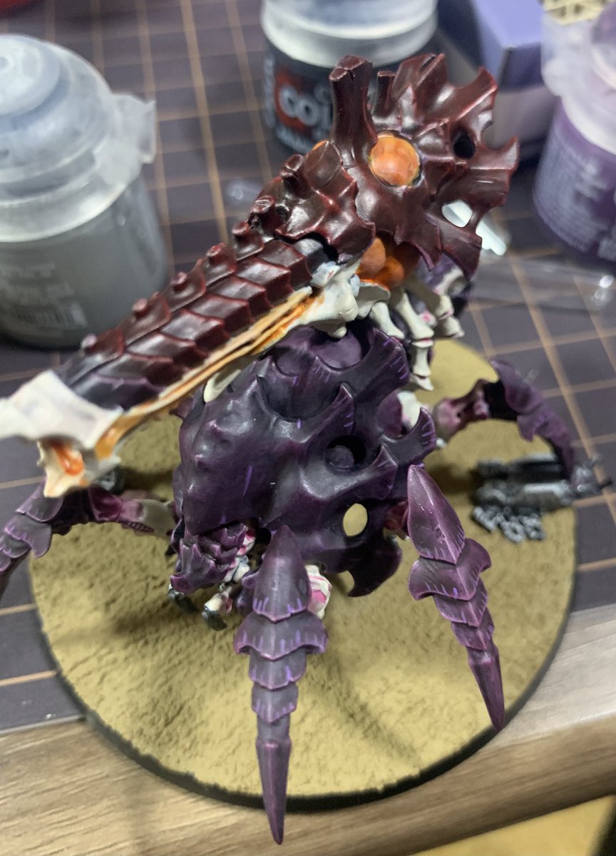 ティラニッドを塗るのが楽しい！
うちの新しい子です😄