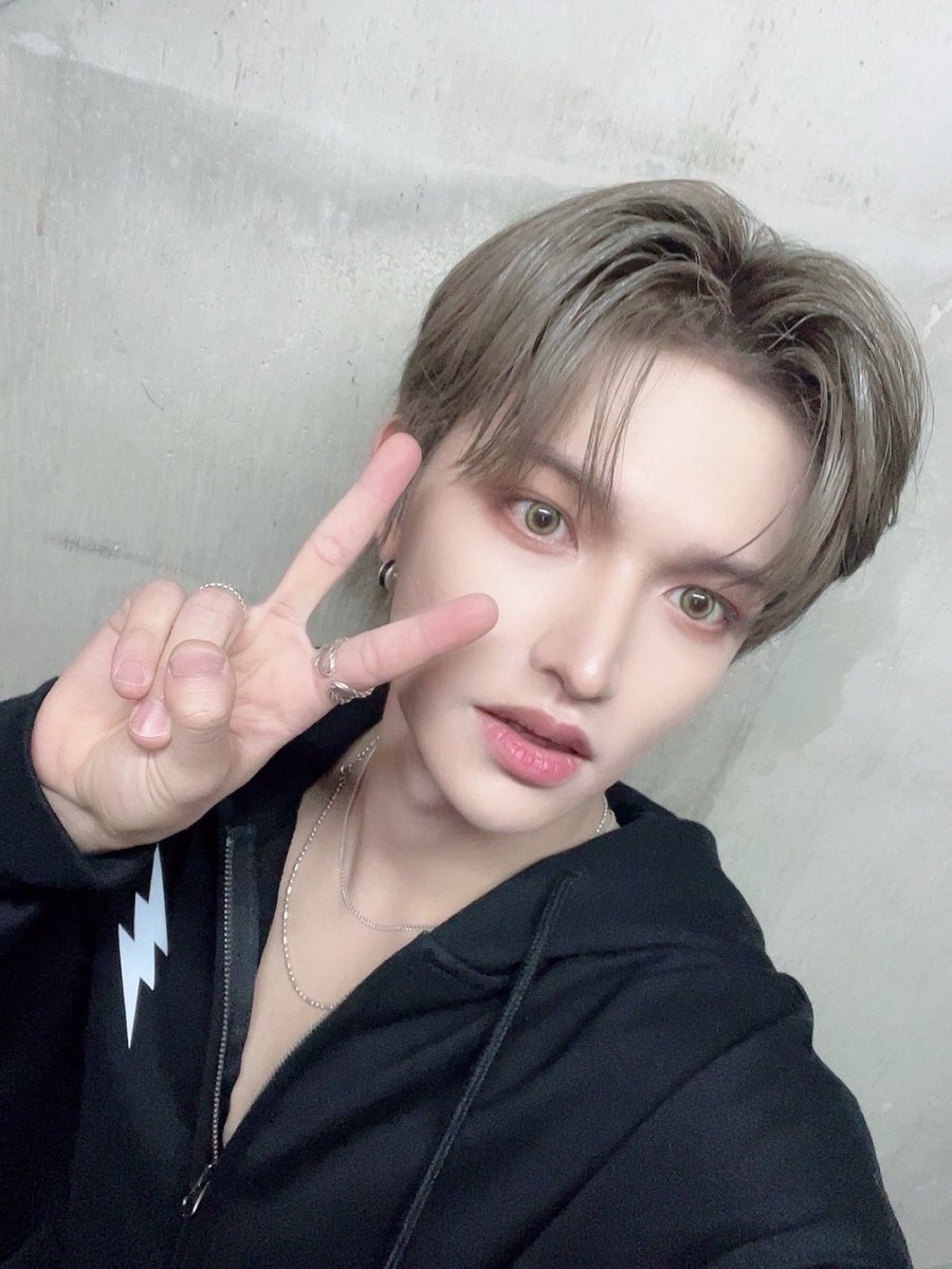 BAE173_member's tweet photo. [#빛] 

오사카 팬미팅 성공적🤍

#BAE173 #비에이이173
#BIT https://t.co/c1FXhiVCc5