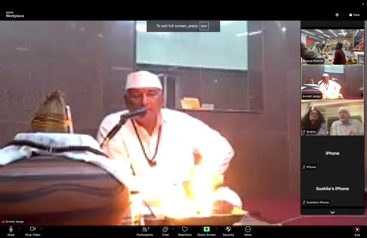 “खुशबू की तरह महक उठे हैं ये आँगन,
पोती-पोते की किलकारियों से हुआ जीवन रोशन।” 

हमें यह बताते हुए अत्यंत हर्ष हो रहा है कि ईश्वर की कृपा से हमारे आँगन में दोहरी खुशियाँ आई हैं। हमारी प्यारी पोती और प्यारे पोते के नामकरण संस्कार एवं पाहल ग्रहण का यह शुभ अवसर हमारे जीवन को अनमोल