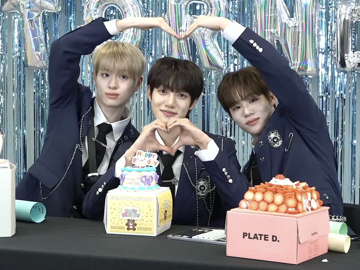 NA_TONNN's tweet photo. 🎂 https://t.co/20p2gRhMWL