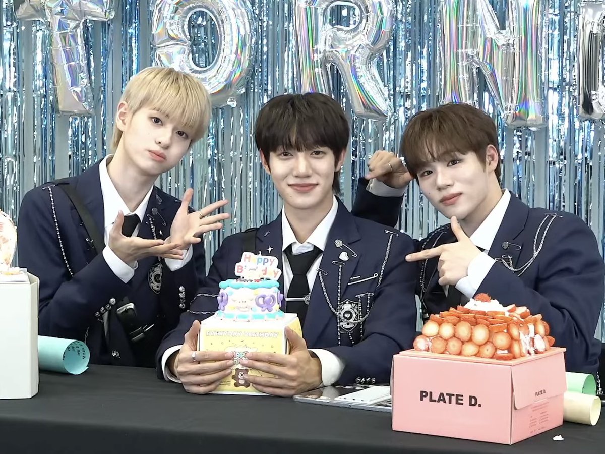 NA_TONNN's tweet photo. 🎂 https://t.co/20p2gRhMWL