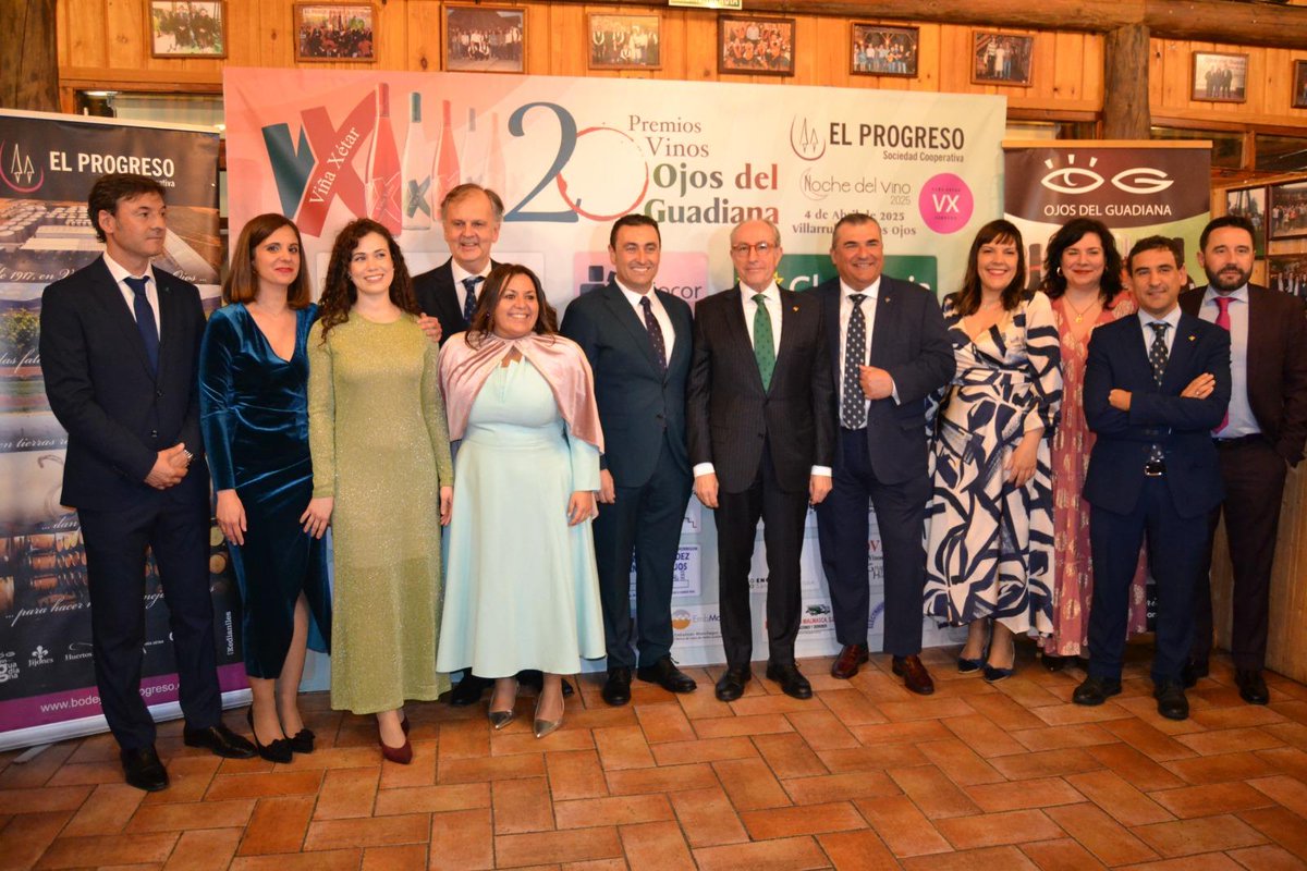 Globalcaja (@somosglobalcaja) on Twitter photo 💚Acompañamos a <a href="/ELPROGRESO_Coop/">Bodegas_EL_PROGRESO</a> en la entrega de sus 20º Premios Vinos Ojos del Guadiana. ¡Enhorabuena a las personas y entidades galardonadas! Nuestro presidente, Mariano León, tuvo el honor de entregar el Premio Solidario a la Asociación de Cuidados Paliativos <a href="/ASCAMPAL/">Asoc. Castellano Manchega de Cuidados Paliativos</a>. 💚Acompañamos a <a href="/ELPROGRESO_Coop/">Bodegas_EL_PROGRESO</a> en la entrega de sus 20º Premios Vinos Ojos del Guadiana. ¡Enhorabuena a las personas y entidades galardonadas! Nuestro presidente, Mariano León, tuvo el honor de entregar el Premio Solidario a la Asociación de Cuidados Paliativos <a href="/ASCAMPAL/">Asoc. Castellano Manchega de Cuidados Paliativos</a>.