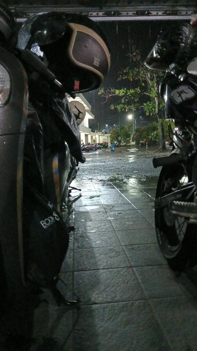 Nikmat bener ujan deres :)