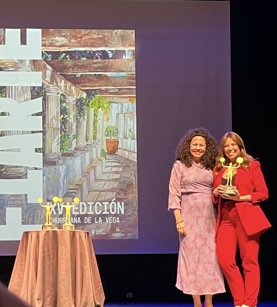 Que bonito haber recibido el premio FIARTE XV edición.
Tremendamente agradecida a mi pueblo por el reconocimiento y a mi familia por acompañarme 
Siempre me gustaron las comunidades que apoyan al arte y la cultura 💛
¡Enhorabuena al resto de premiados!
#fiarte #churrianadelavega