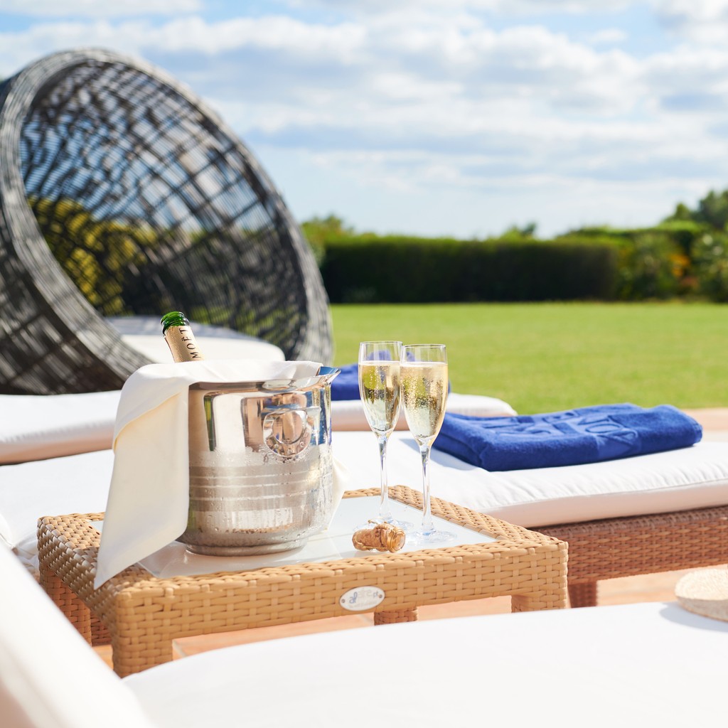 Spend your afternoons soaking up the beauty of the Eastern Algarve's abundant nature, unwinding with a refreshing drink in hand. 🍃🥂⁠