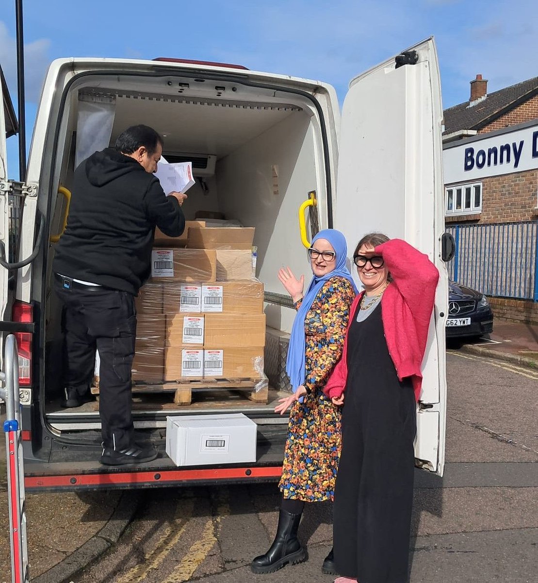 Massive thank you to Tahira Foods for their generous donation to our Foodbank last month. Read more here: bonnydowns.org/2025/04/tahira…