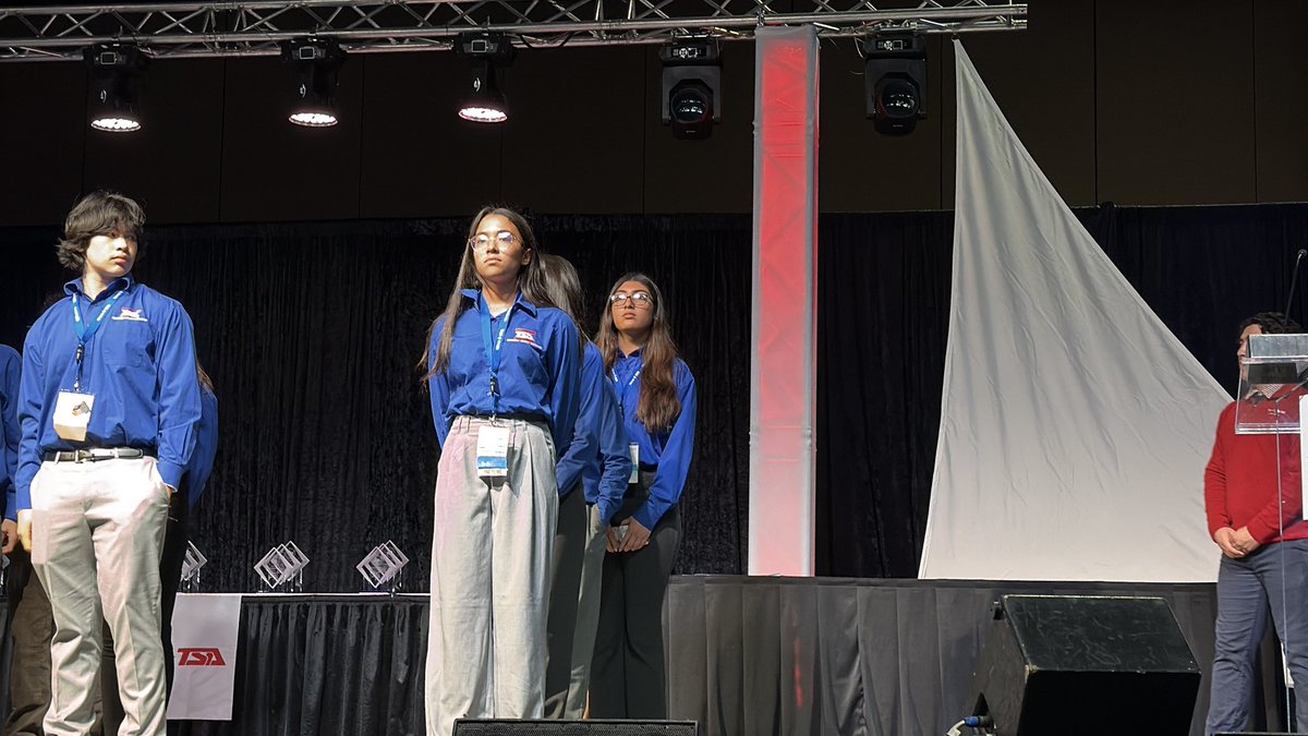 mrbflores_'s tweet image. Joining the TOP 5 @VEXRobotics teams in TX TSA—@JMHanksRobotics! Our students took the stage today, starting a legacy of innovation and excellence. Be part of a leading team, REGISTER TODAY @JMHanksHigh!
@HanksGutierrez @bre_terrazas @YsletaISDCTE @hmartinez5yisd