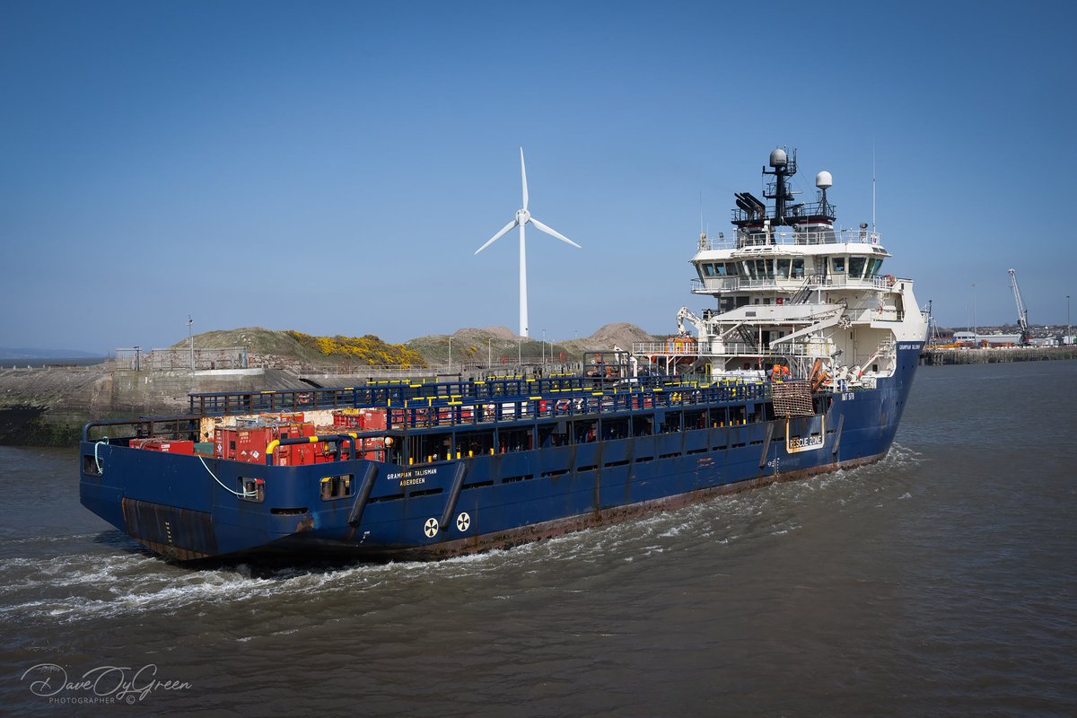 IOMHUK's tweet photo. Offshore supply vessel Grampian Talisman returning to Heysham Port on March 4th and a very nice series of photos from local
photographer Dave Oy Green, thanks Dave.
#offshoreservices #offshore #morecambebay https://t.co/oiuCDPHrBm