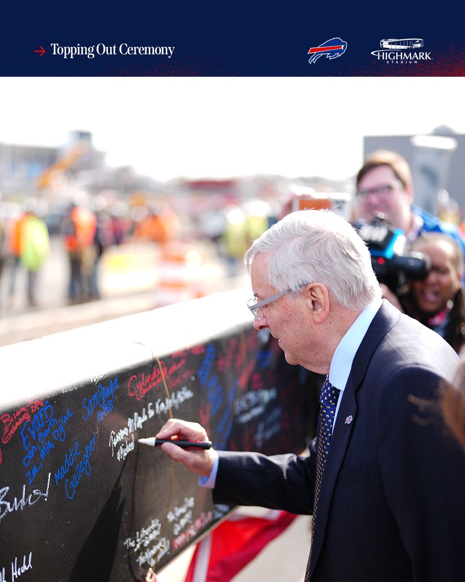 BuffaloBills's tweet photo. We celebrated the Topping Out of New Highmark Stadium! 

View all the photos as the last piece of structural steel was placed: https://t.co/9AAJq4plum https://t.co/9fsKz9PWk0
