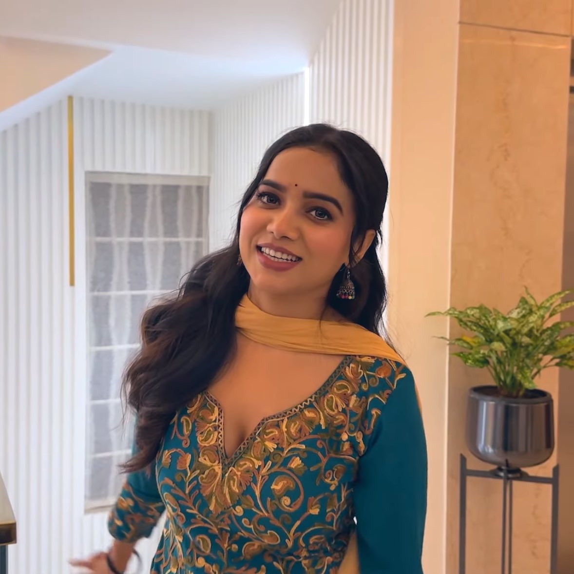 PandaMalhaan's tweet image. Ek Baat To 100%. Sahi Hai 
Mani   #Abhisha Fans ko bahut Manti Aur Pyaar karti Hai...

 Kuchh Solos. Yani #Elvisha wale story tag karke bhadkate rah gaye 

But she always love #Abhisha fans 

#ManishaRani 
#AbhishaFam 
#Homies  #ManishaSquad