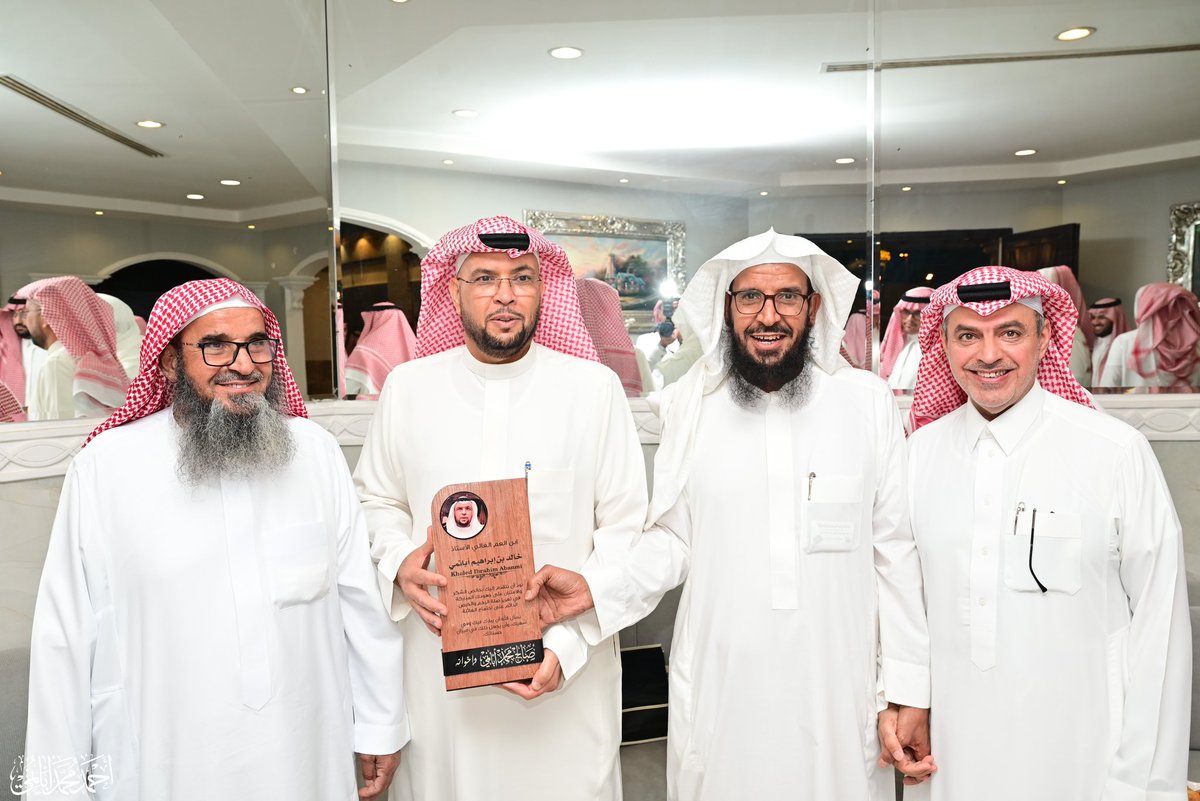 أُقيم مساء ثاني أيام عيد الفطر لعام ١٤٤٦هجري(عيد أسرة أبانمي)بضيافة ابن العم/خالد بن إبراهيم أبانمي وإخوانه في أستراحتهم(بستان نورة)في مدينة الرياض،وهذا رابط الصور بقوقل درايف بدقة عالية drive.google.com/drive/folders/… وهذا رابط الصور في موقعي ahabanmi.com/%d8%b9%d9%8a%d…