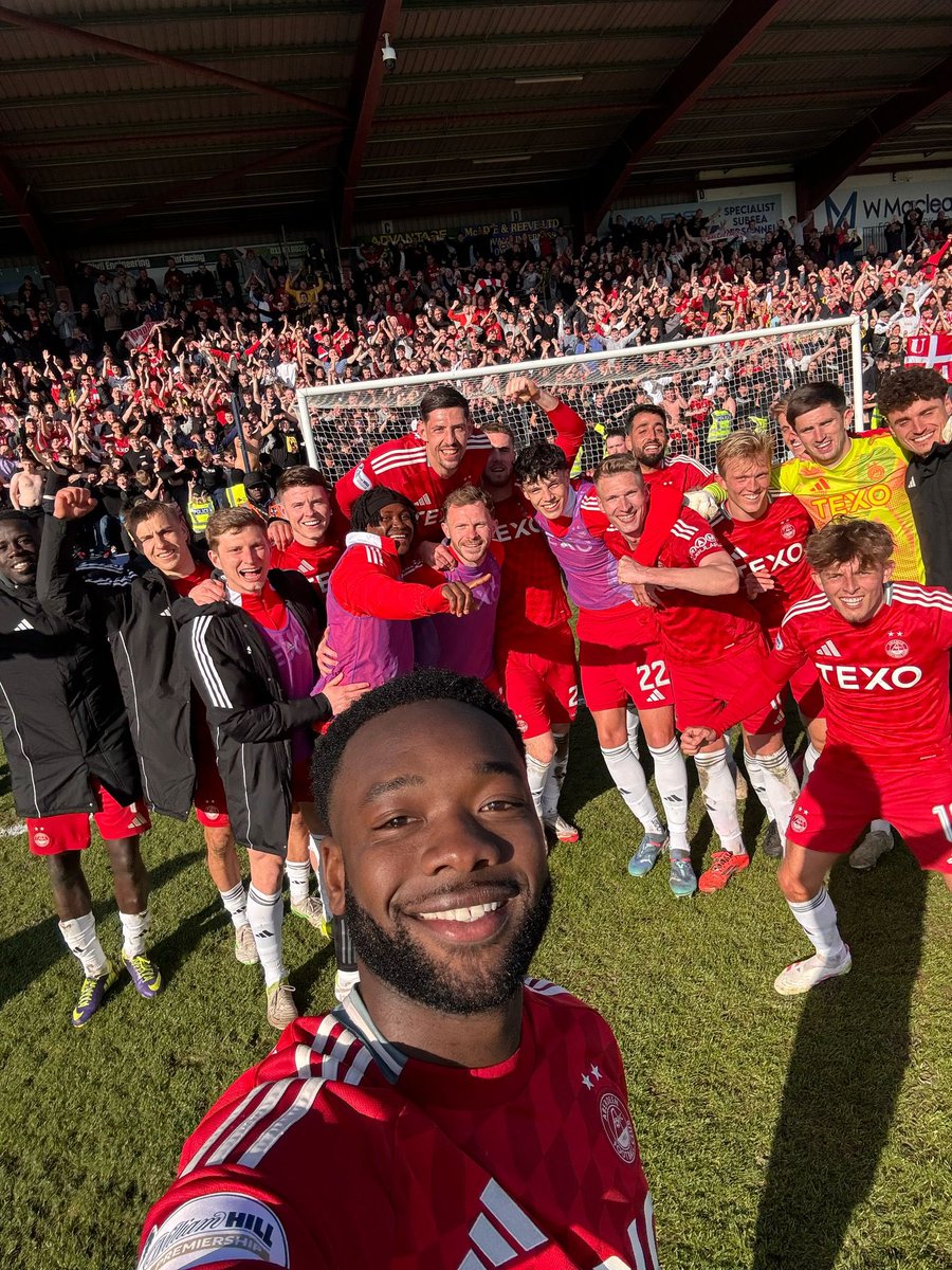 CAN’T STOP THE SELFIE! 🤳