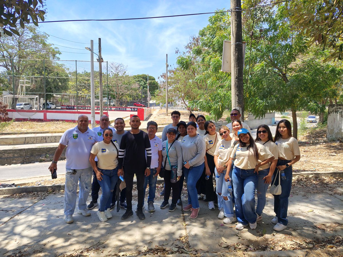AnthonyBarriosC's tweet photo. 💙💚Entre la acción comunal y la academia, trabajamos en proyectos para la mitigación de riesgos y desastres en los arroyos del municipio. https://t.co/0xItk3g7uE