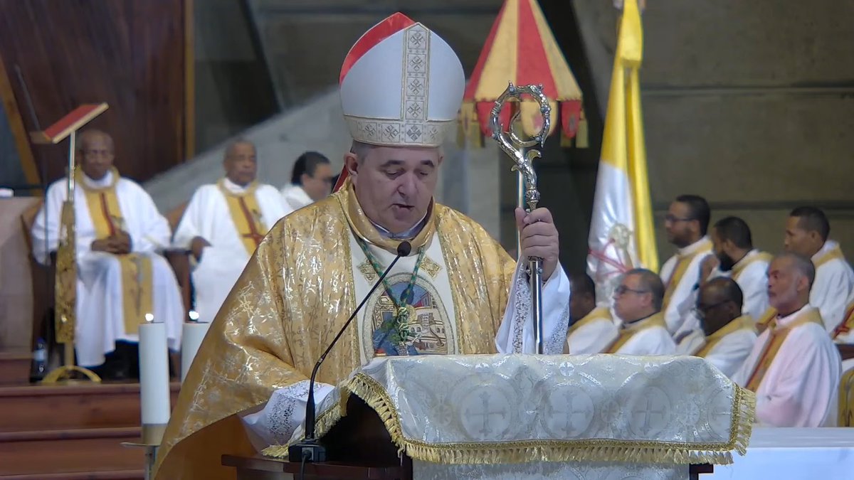 Televida's tweet image. Fue ordenado Joaquín Aquino David  sacerdote en una ceremonia presidida por el Nuncio Apostólico. 🙏

Oremos por su ministerio y sigamos fortaleciendo nuestra fe juntos. 💜

#OrdenaciónSacerdotal #FeEnAcción #Televida