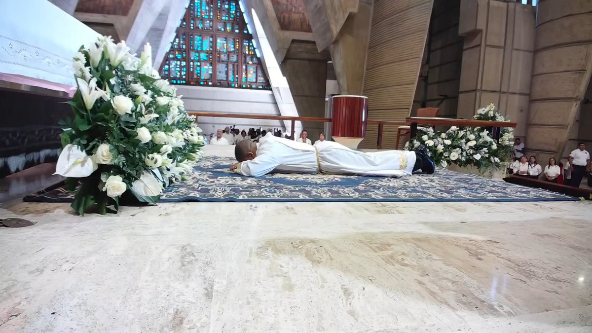 Televida's tweet image. Fue ordenado Joaquín Aquino David  sacerdote en una ceremonia presidida por el Nuncio Apostólico. 🙏

Oremos por su ministerio y sigamos fortaleciendo nuestra fe juntos. 💜

#OrdenaciónSacerdotal #FeEnAcción #Televida