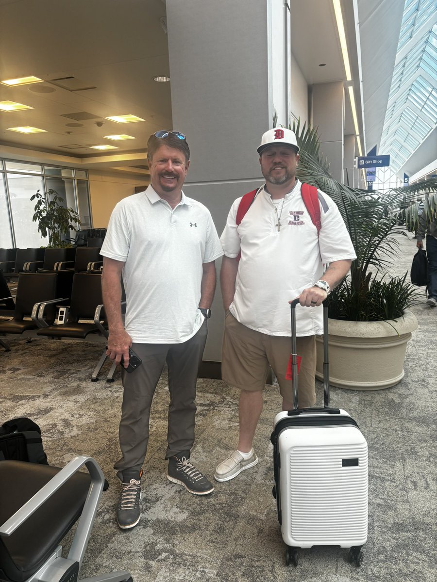 1st time in Daytona and ran into a <a href="/NASCAR/">NASCAR</a> legend <a href="/apetree33/">Andy Petree</a> in the Airport! What a great guy! Gave us some great recommendations on where to eat! 
Thank you Andy! Just made my day!