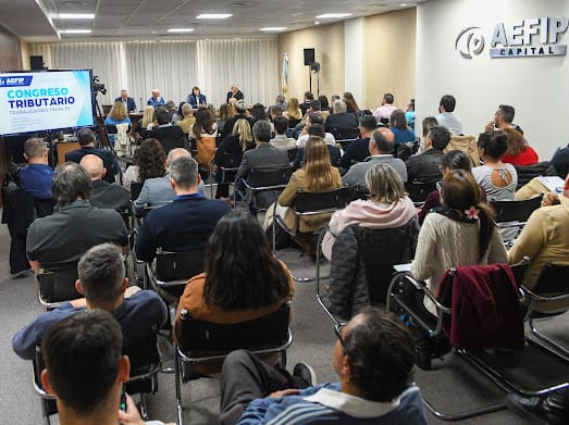 Piterotero's tweet photo. Ayer junto a lxs compañerxs del Sindicato de AFIP en el Congreso Tributario, en favor de la justicia fiscal y hacia un sistema tributario que promueva la producción y trabajo. Gracias Pablo Flores, Roberto Álvarez y a todxs los compañerxs por la invitación, excelente iniciativa!! https://t.co/saQksQT00y