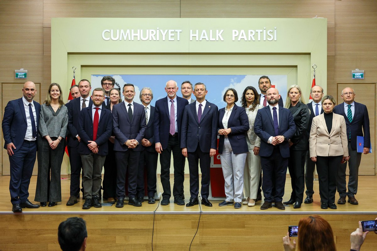 Ziyaretin ardından CHP lideri Özel ve Sosyalist Enternasyonel onursal başkanı George Papandreou ortak basın açıklaması yaptı.