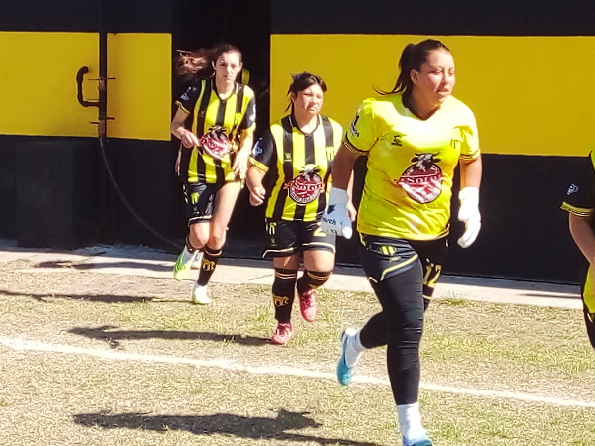 emimobile182's tweet photo. #FútbolFemenino⚽️: Social Las Toninas y Atlético Las Quintas animan uno de los cotejos correspondientes a la primera fecha de la "Copa Sanitarios Liga La Costa". https://t.co/2yDjZqruOE