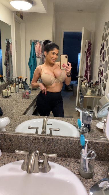 Alexis Amore ™ Born 🇵🇪 Living 🇺🇸 - Going Live On My Spicy Page Tomorrow At 8pm PST! Hope to see you all there for some fun! 😍https://t.co/kccoDBU8Mu https://t.co/WqqyD7vCi0