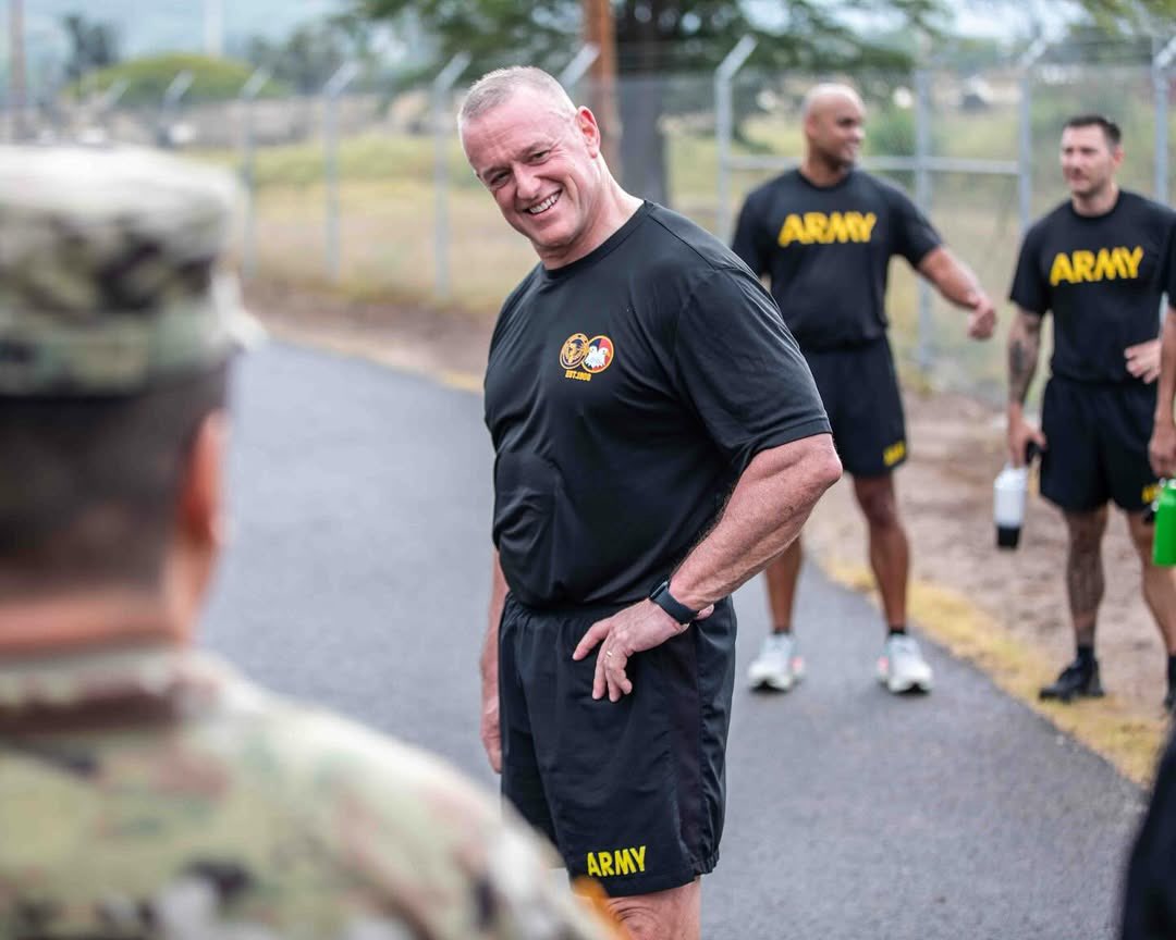 USARPAC's tweet image. Twice the Citizen, Combat Ready! Lt. Gen. Harter took the ACFT with @9thMSC Soldiers, proving readiness starts at the top. #ArmyReserve #9thMSC #Readiness #LeadByExample #Generate #Training