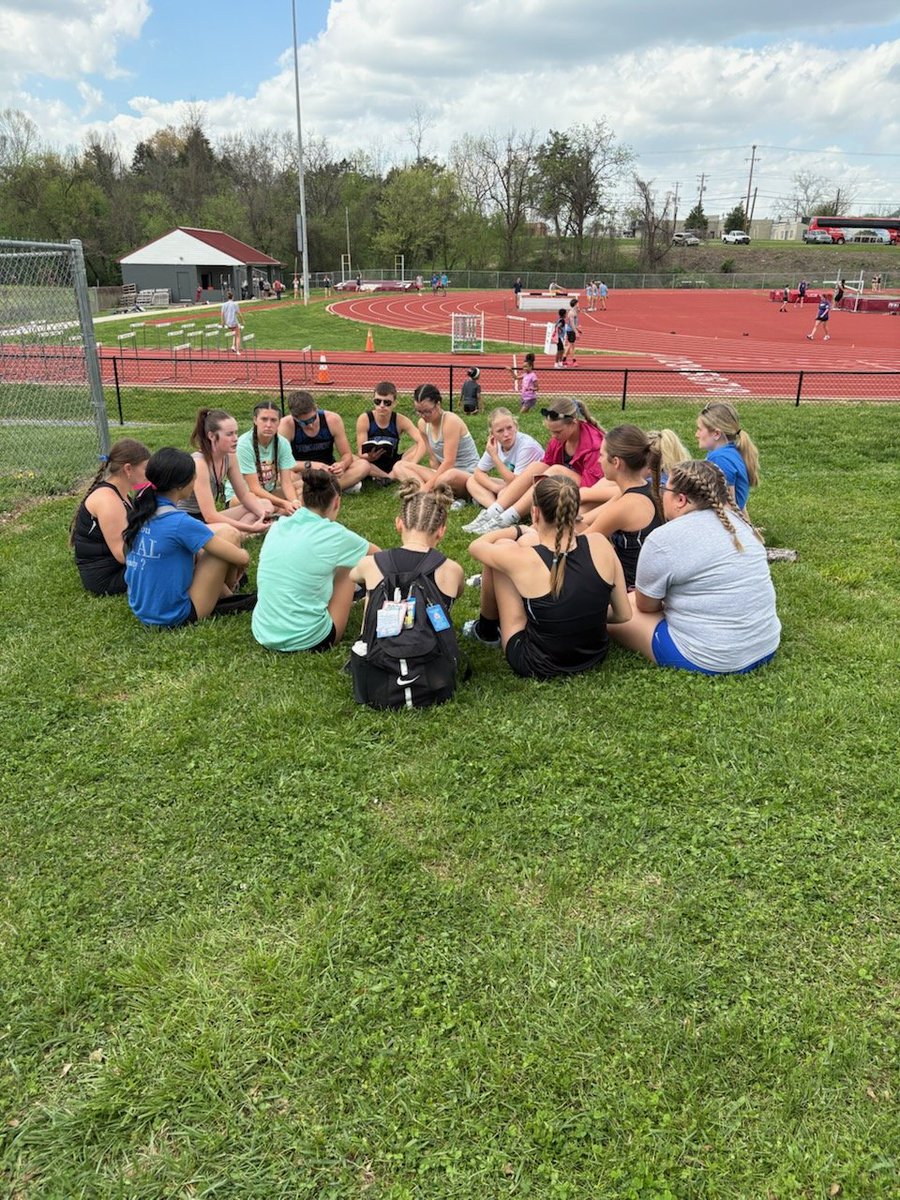 Mason Co Assistant Track Coach Hayden Faris leading a group of Mason Co athletes in a pre-meet bible study. #togetherwewin  #amen