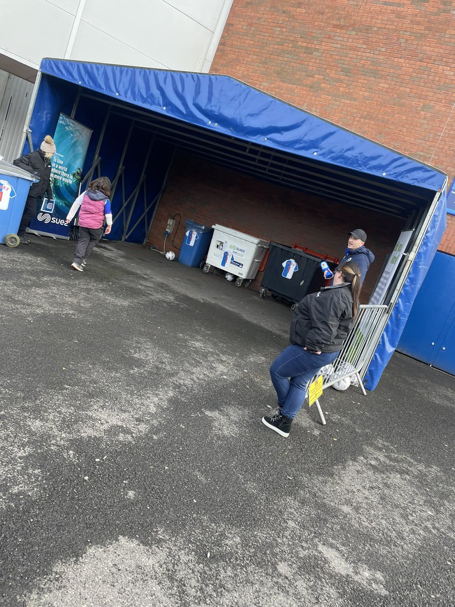 MrABoyce's tweet image. Should absolutely nail the hospitality awards. #VenkysOut #EverybodyOut