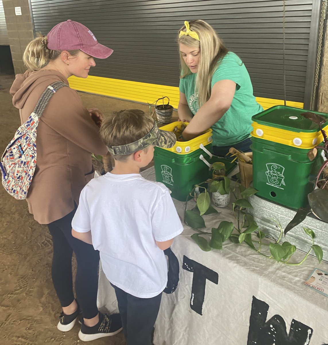 robwynkoop's tweet image. The Missus and I are hawking our worm farms today at the Williamson County Master Gardener Association plant sale! #gardening #wormcomposting
