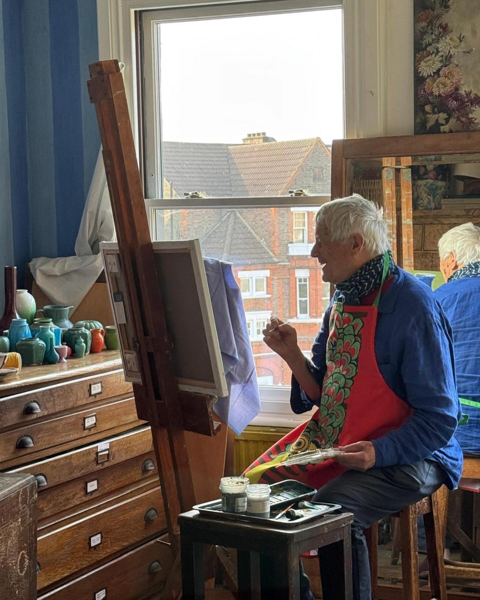 Kaffe in the zone …. 🎨
.
To view Kaffe's paintings, click weblink - 
kaffefassett.com/gallery/painti…
.
.