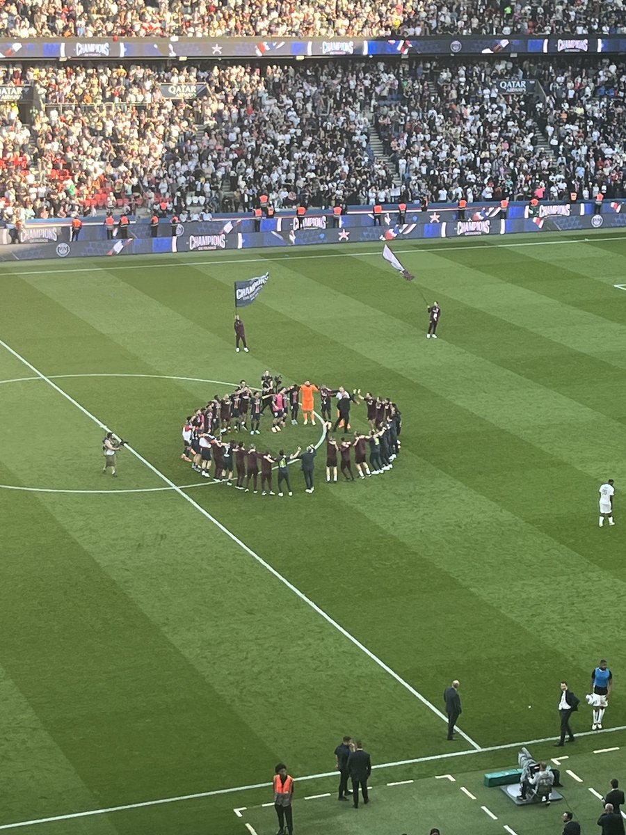 il <a href="/PSG_inside/">Paris Saint-Germain</a> di luis enrique campione di francia (13/o titolo)