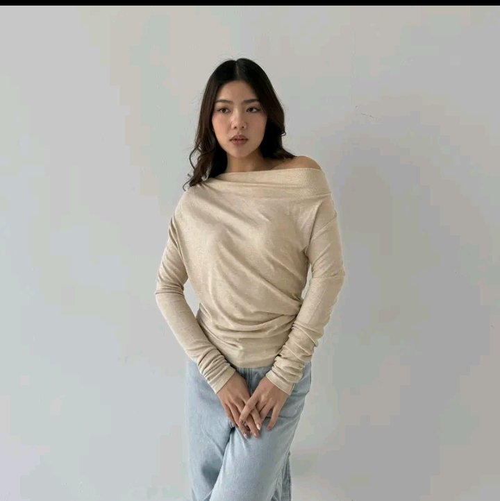 andxmsh's tweet photo. Atasan wanita, knit cantik dengan lengan panjang ini hadir dengan desain ruched dan leher asimetris. Dapatkan dengan harga murah. Cek sekarang https://t.co/FJjQLEvIAP
#racunshopee 
#FashionTrends https://t.co/xQRQQY8Sm8