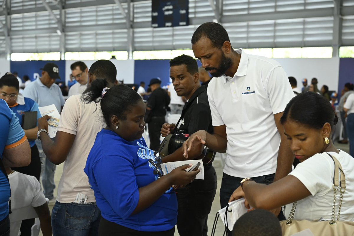 ¡Seguimos en nuestra jornada de Bancarizar es Patria en el Polideportivo Domingo Savio! 

Estaremos hasta las 6:00 pm ayudando a quienes quieran dar el primer paso hacia la bancarización. En Banreservas nos seguimos esforzando para que más dominicanos tengan acceso a más
