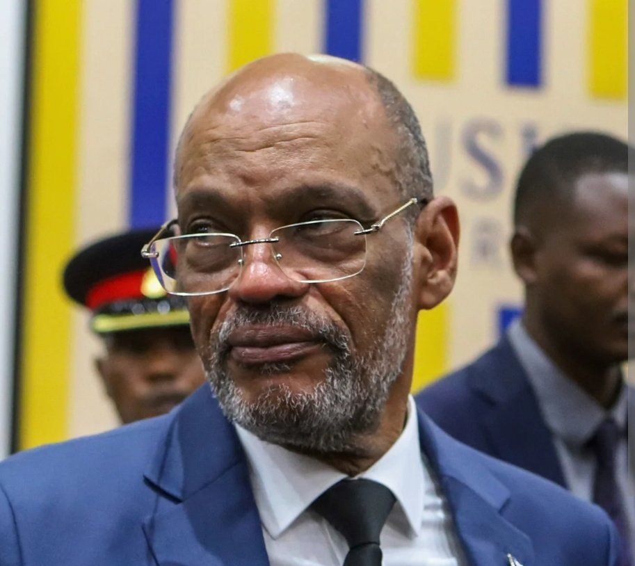 DjovanyMICHEL01's tweet image. Ariel Henry se retrouve coincé sans papiers aux États-Unis.

Avant le départ du président Joe Biden de la Maison Blanche, l'ancien Premier ministre Ariel Henry n'a pas réussi à obtenir un statut légal pour rester aux États-Unis. Il risque la déportation sous l'administration…