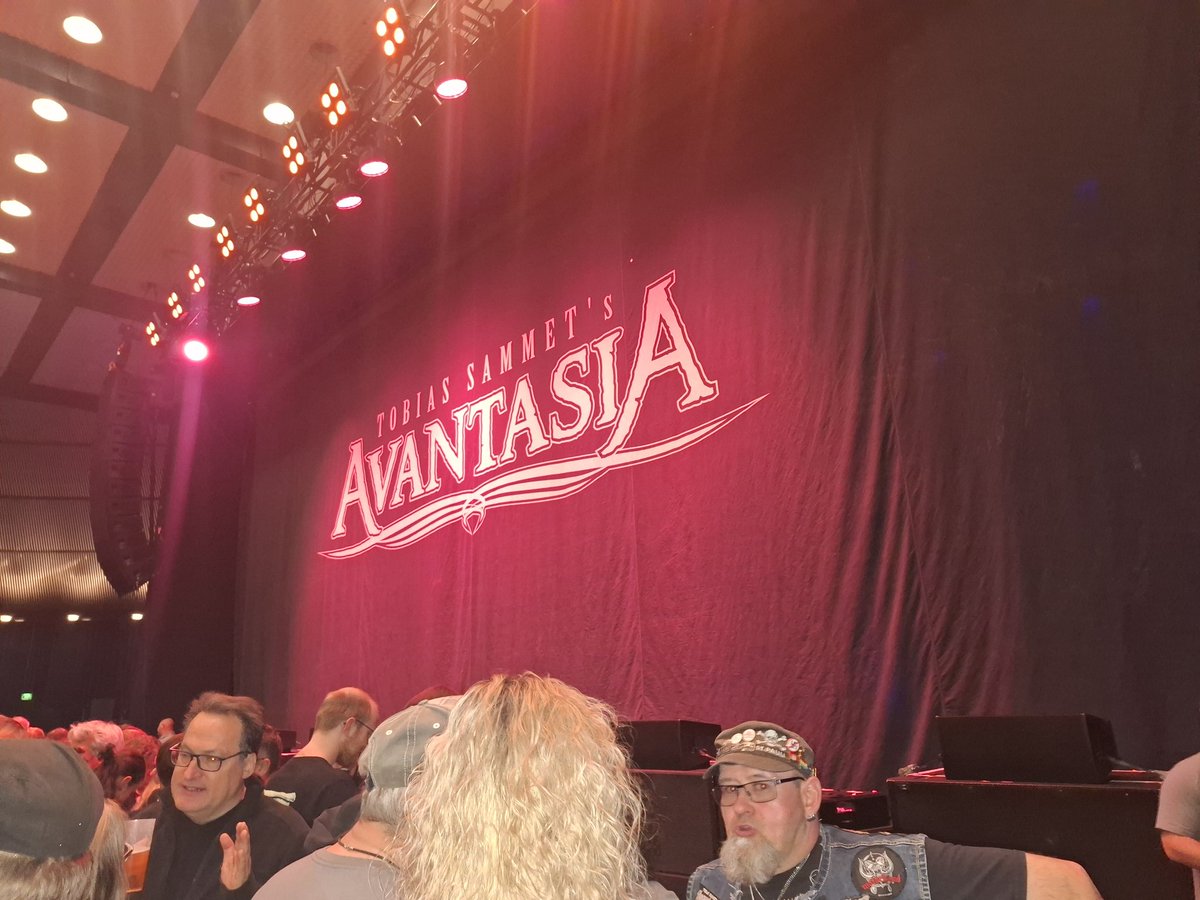 Familienausflug 🤘🍻
Das erste große Konzert mit dem Sohn. 
#avantasia #stolzerpapa #jahrhunderthalle #Frankfurt