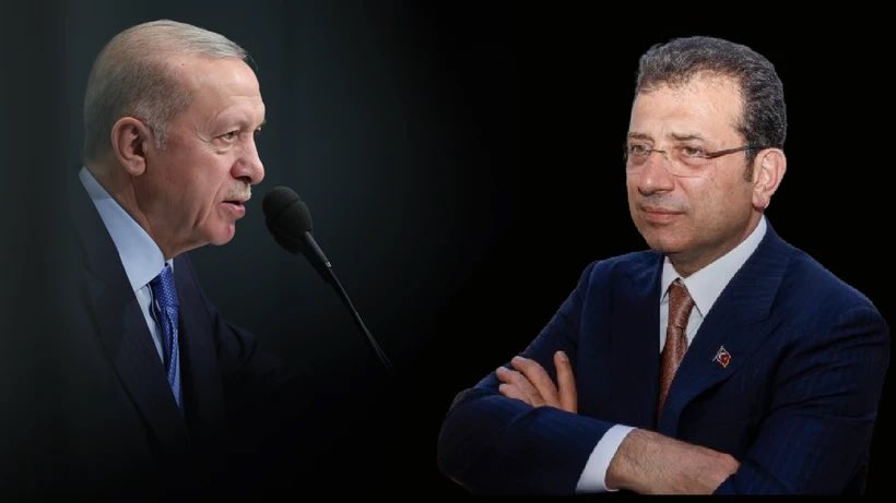 👉Kısa bir değerlendirme…
👉Erdoğan’ın en büyük başarısı algı ile dikkat dağıtıp gündemi belirlemesi ve değiştirebilmesi…
👉Yeni anayasa ile rejimi değiştirebilmek için DEM parti oylarına ihtiyacı vardı o yüzden Öcalan’ı sahneye çıkarttı… 
👉Ümit Özdağ önünde en büyük engeldi