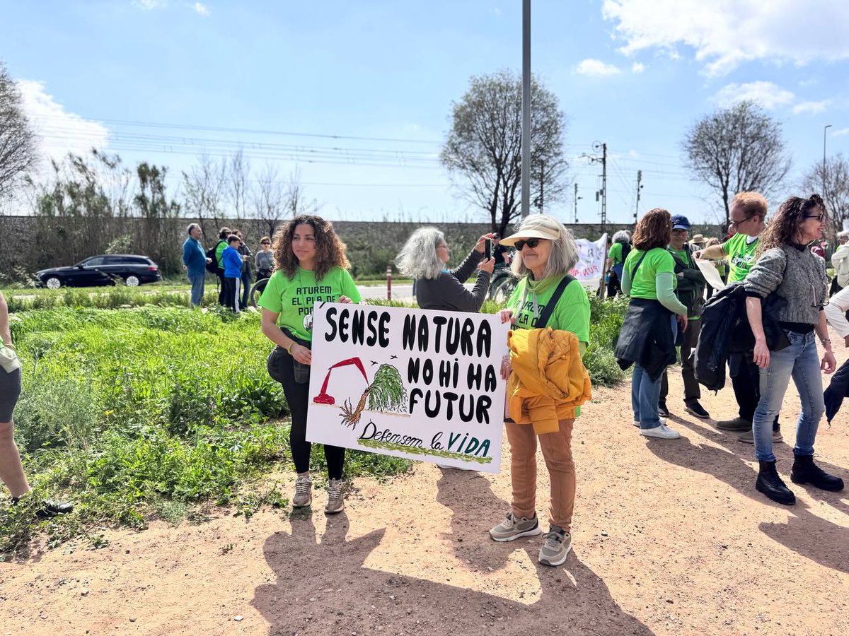 Aturem el Pla de Ponent ha estat un clam.
Unes 1,400 persones ens hem unit contra el Pla de Ponent amb totes les nostres forces.
l'Ajuntament de #Gavà hauria de prendre nota.
Gemma Badia, si persisteixes en l'intent perdràs les eleccions com li va passar a Maria Miranda.