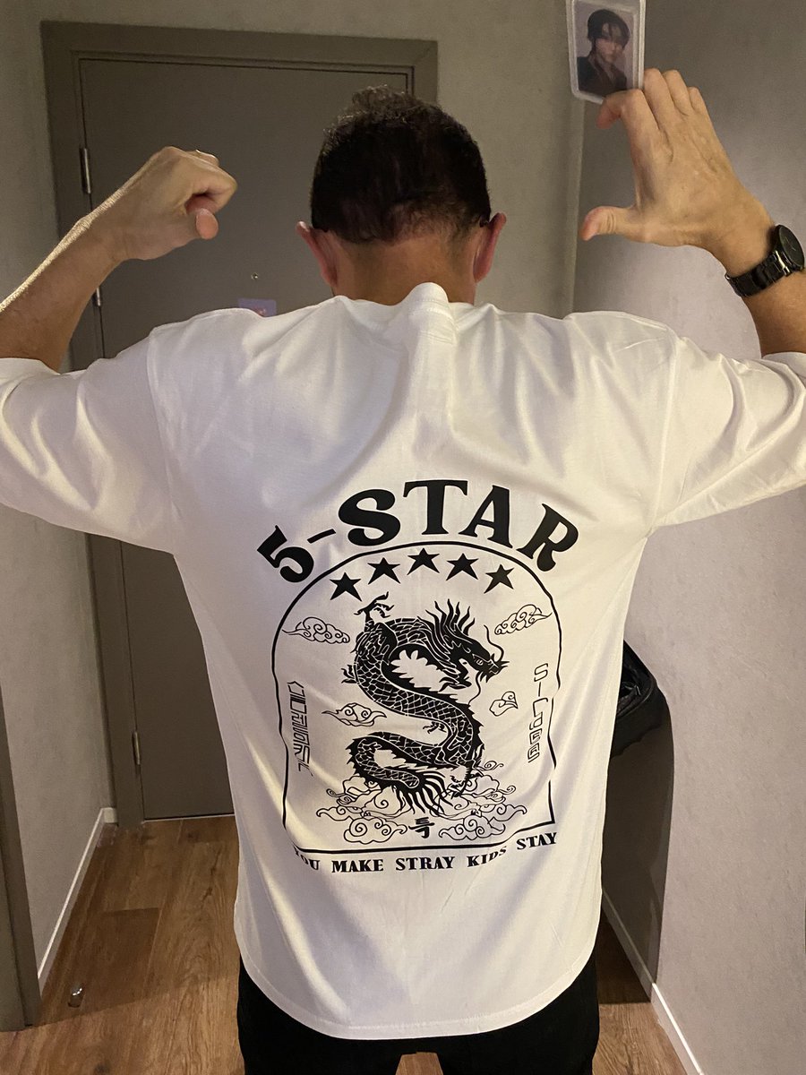 rrmarialaura's tweet photo. Levando meu pai pra realizar o sonho dele de ver o stray kids https://t.co/tYlM7e4aSa