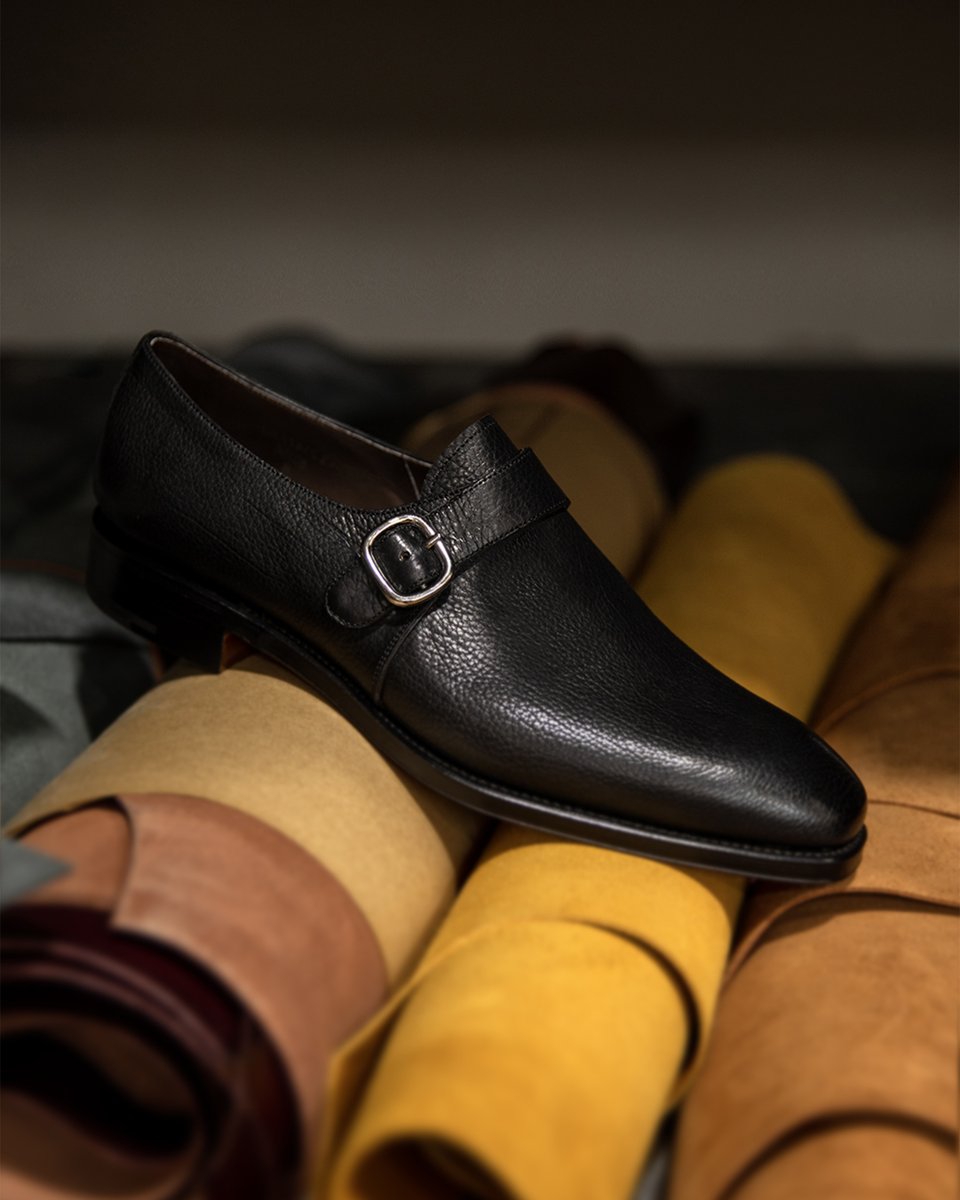 carminashoemake's tweet photo. Monk straps, with your personal touch.
Design a pair that speaks to your style.

The 25% discount will conclude soon, personalize yours today.

#CarminaShoemaker #CustomWeekend #MonkStrap #HandmadeShoes #PersonalizedStyle #BespokeFootwear #ElegantDesign https://t.co/KDQSPXg2Db https://t.co/yxWmi7kVUh