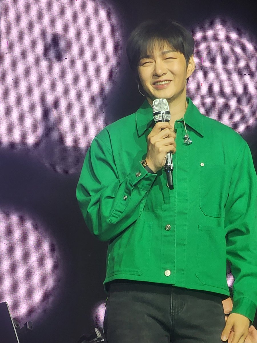 MfallinginloveI's tweet photo. Changsub solo concert Wayfarer in BKK...
SOUNDCHECK @LeeCS_Official   
#leechangsub #leechangsub_in_BKK https://t.co/eDOb9stLsN