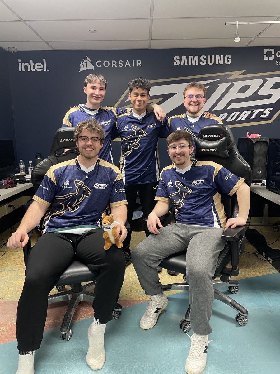 Akron Esports (@zipsesports) on Twitter photo ๐๐<a href="/CollegiateR6/">CollegiateR6</a> CHAMPIONS๐๐
Last night, the Akron R6 team defeated <a href="/UCEsportsClub/">UC Esports Club</a> 3-0 in the Grand Finals of the CR6 season!!
This marks the program's 8th major win in CR6 alone! ๐คฏ
#ZipsR6 #GoZips๐ฆ ๐๐<a href="/CollegiateR6/">CollegiateR6</a> CHAMPIONS๐๐
Last night, the Akron R6 team defeated <a href="/UCEsportsClub/">UC Esports Club</a> 3-0 in the Grand Finals of the CR6 season!!
This marks the program's 8th major win in CR6 alone! ๐คฏ
#ZipsR6 #GoZips๐ฆ