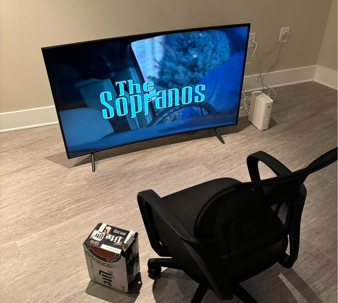 Sopranos Central (@orange_peelbeef) on Twitter photo 